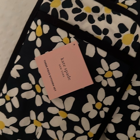 🆕Kate spade three piece kitchen set - Picture 2 of 5